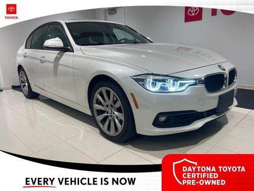Mineral White Metallic 2018 BMW 320 i