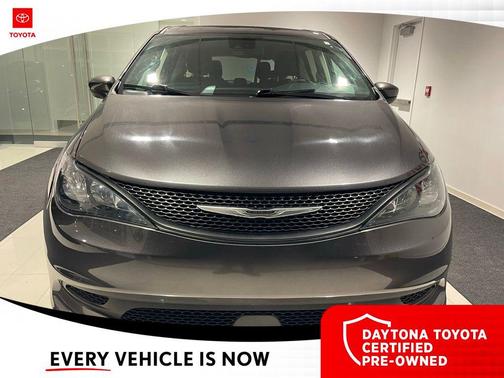 Granite Crystal Metallic Clearcoat 2023 Chrysler Voyager LX