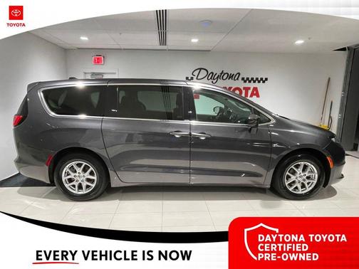Granite Crystal Metallic Clearcoat 2023 Chrysler Voyager LX