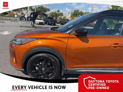 2022 Nissan Kicks SR