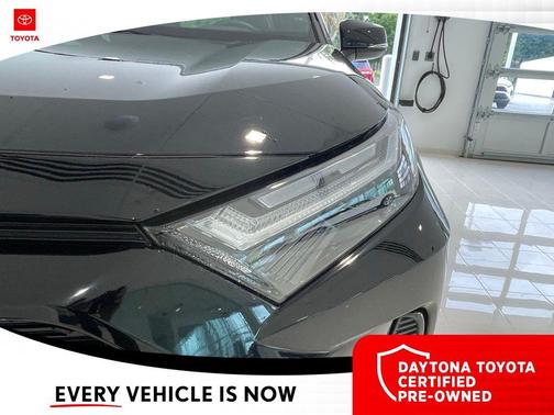 2023 Toyota RAV4 Hybrid SE