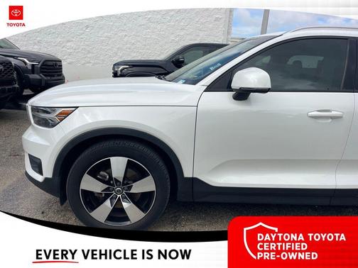 2021 Volvo XC40 T4 Momentum