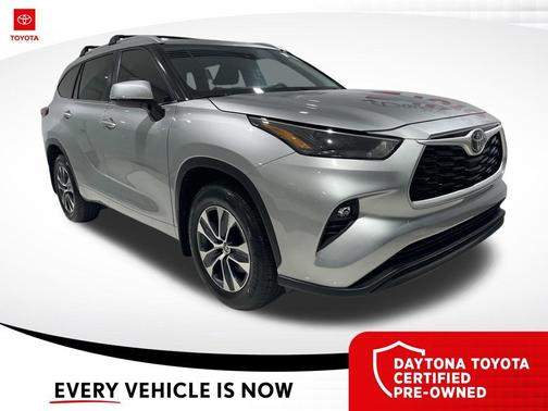 Celestial Silver Metallic 2024 Toyota Highlander XLE