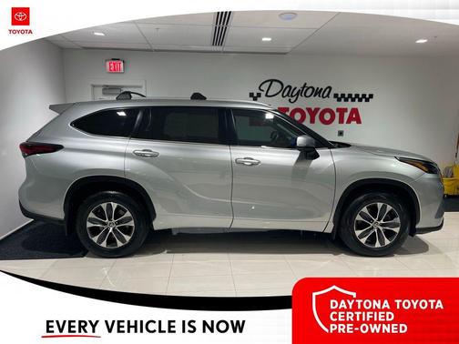 Celestial Silver Metallic 2024 Toyota Highlander XLE