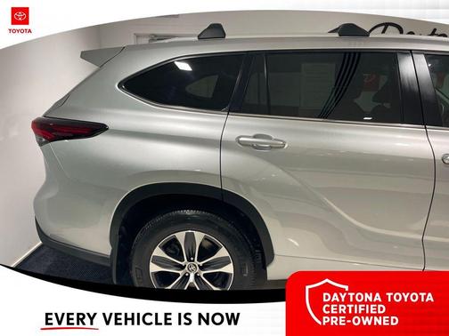Celestial Silver Metallic 2024 Toyota Highlander XLE