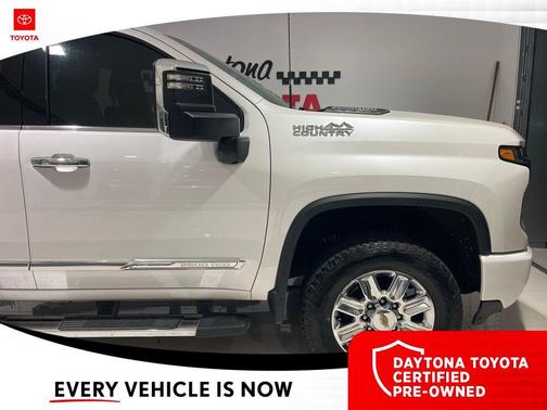 Iridescent Pearl Tricoat 2024 Chevrolet Silverado 2500 High Country