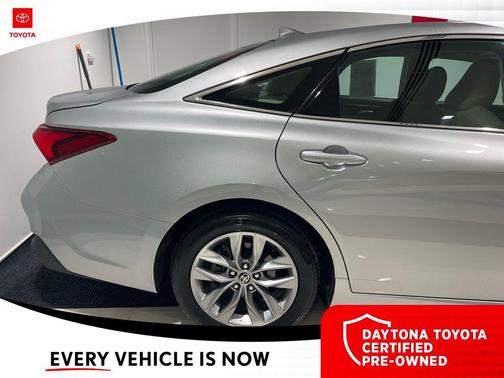 2022 Toyota Avalon Hybrid XLE