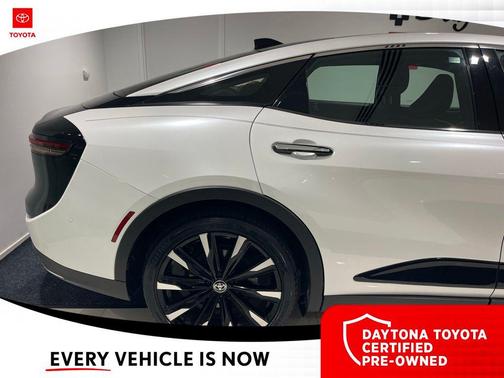 Black/Oxygen White 2024 Toyota Crown Platinum