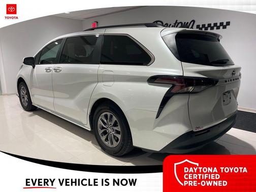 2023 Toyota Sienna XLE