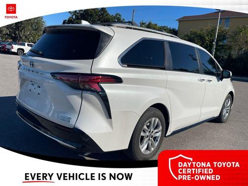 2022 Toyota Sienna Limited