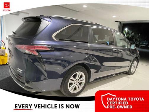 2023 Toyota Sienna Platinum