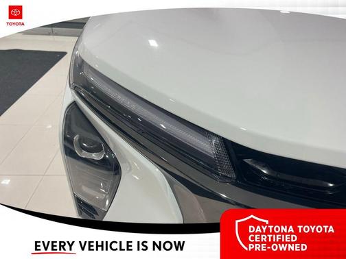 Summit White 2024 Chevrolet Trax FWD 2RS