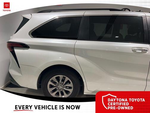 2022 Toyota Sienna XLE