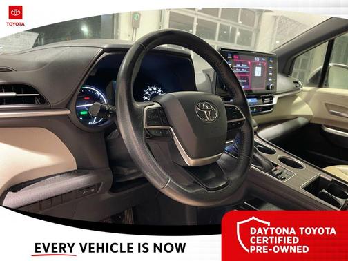2022 Toyota Sienna XLE