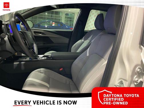 Ice Cap 2025 Toyota Camry SE