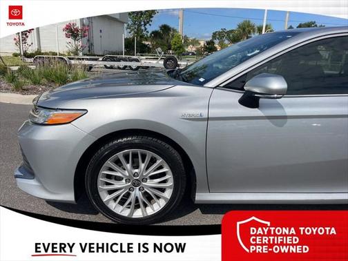 2020 Toyota Camry Hybrid XLE