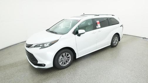 2025 Toyota Sienna XLE