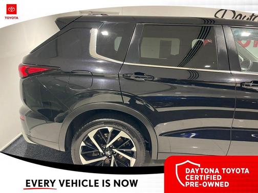 Labrador Black Pearl 2024 Mitsubishi Outlander SE 2.5 S-AWC