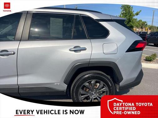 2022 Toyota RAV4 Hybrid SE