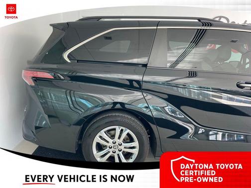 2023 Toyota Sienna XSE 7 Passenger
