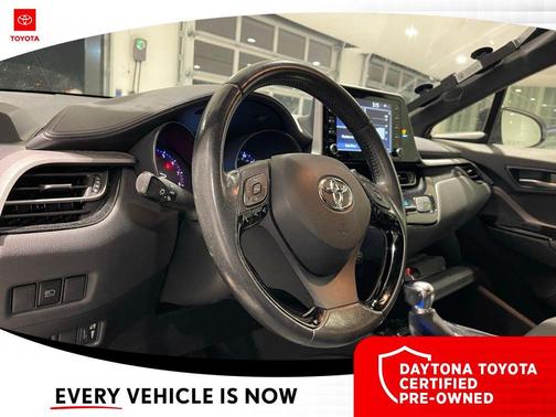 2022 Toyota C-HR XLE