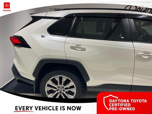 Blizzard Pearl 2022 Toyota RAV4 Limited