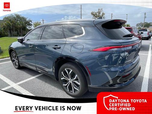 2025 Toyota Crown Signia XLE