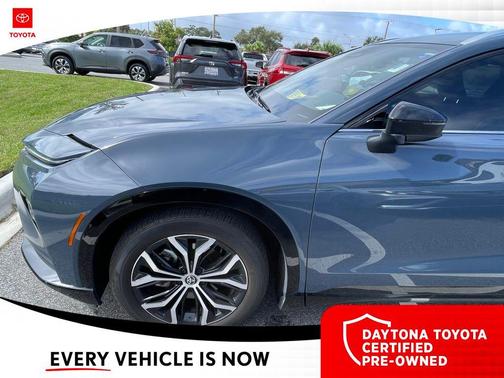 2025 Toyota Crown Signia XLE