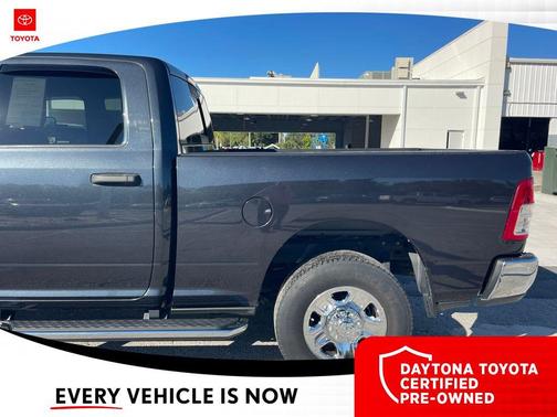 2022 RAM 2500 Tradesman Crew Cab 4x4 6'4' Box