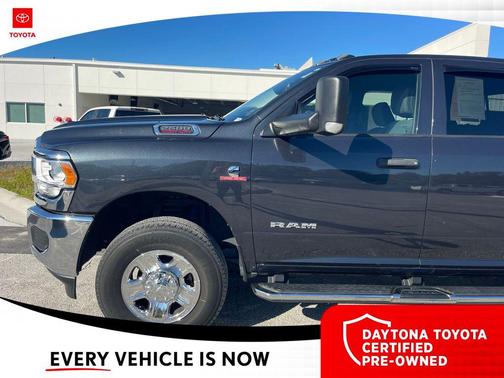 2022 RAM 2500 Tradesman Crew Cab 4x4 6'4' Box