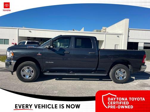 2022 RAM 2500 Tradesman Crew Cab 4x4 6'4' Box
