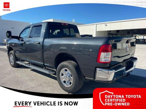 2022 RAM 2500 Tradesman Crew Cab 4x4 6'4' Box