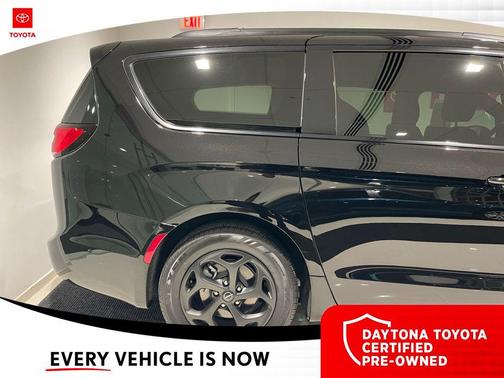 2025 Chrysler Pacifica Hybrid Premium S Appearance Pkg