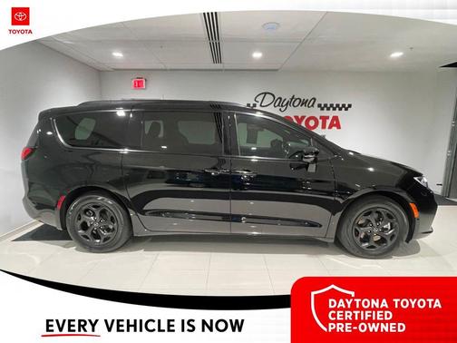 2025 Chrysler Pacifica Hybrid Premium S Appearance Pkg