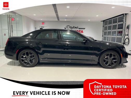 2023 Chrysler 300 Touring