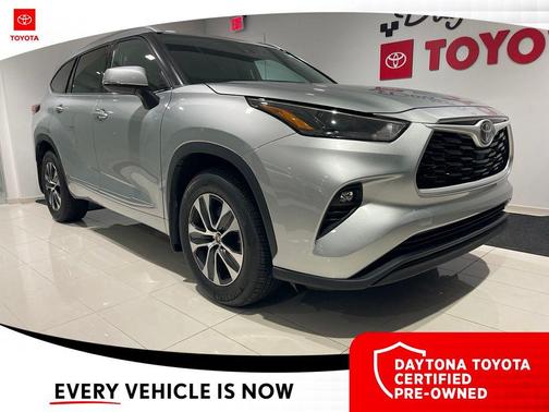 Celestial Silver Metallic 2022 Toyota Highlander XLE