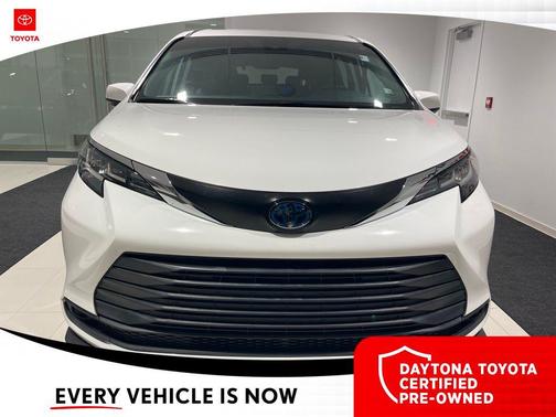2022 Toyota Sienna LE