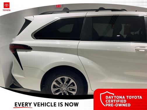 2022 Toyota Sienna LE