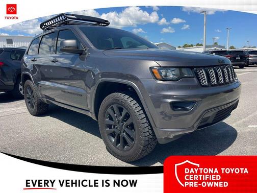 Granite Crystal Metallic Clearcoat 2019 Jeep Grand Cherokee Altitude
