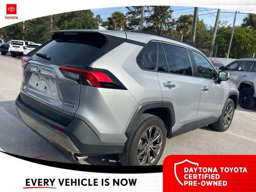 2022 Toyota RAV4 Hybrid SE