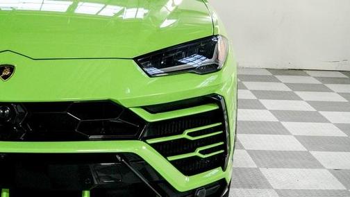 Photo 4 of 78 of 2020 Lamborghini Urus Base