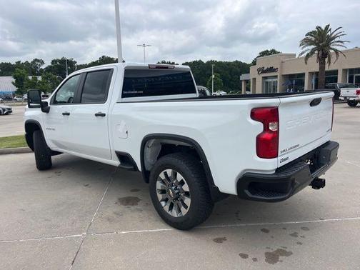 Summit White 2026 Chevrolet Silverado 2500 Custom