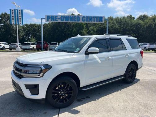 White Metallic 2023 Ford Expedition XLT