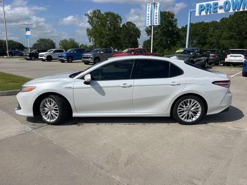2020 Toyota Camry Hybrid XLE