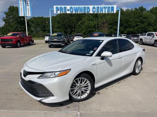 2020 Toyota Camry Hybrid XLE