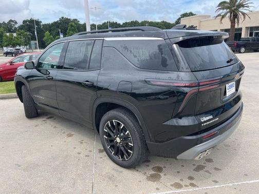 Mosaic Black Metallic 2026 Chevrolet Traverse LT