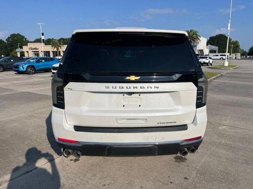 Iridescent Pearl Tricoat 2025 Chevrolet Suburban Premier