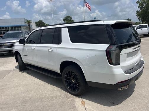 2025 Chevrolet Suburban RST