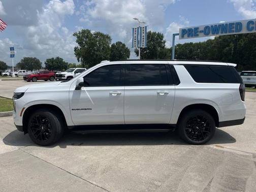 2025 Chevrolet Suburban RST