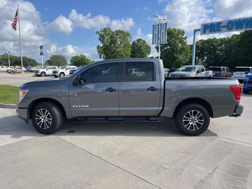 2023 Nissan Titan SV